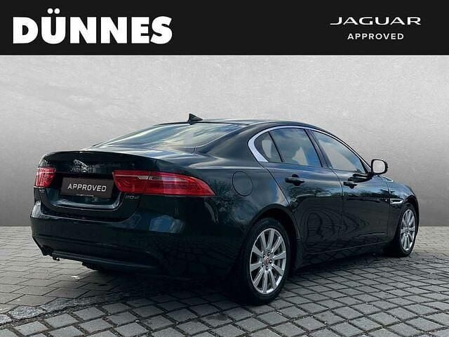 Gebraucht Jaguar XE Pure 180 PS (132 kW) 2015 British racing green Limousine