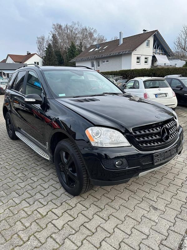 Gebraucht Mercedes ML320 211 PS (155 kW) 2007 Schwarz SUV
