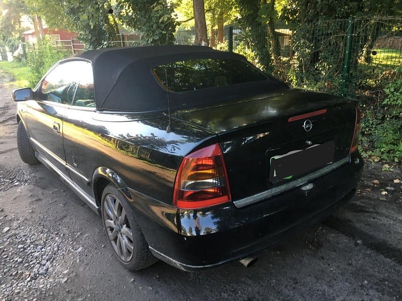 Gebraucht Opel Astra Cabriolet 147 PS (108 kW) 2003 Schwarz Cabrio