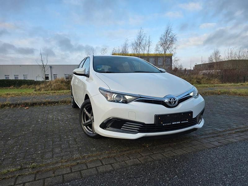 Gebraucht Toyota Auris Comfort 99 PS (72 kW) 2017 Weiß Limousine