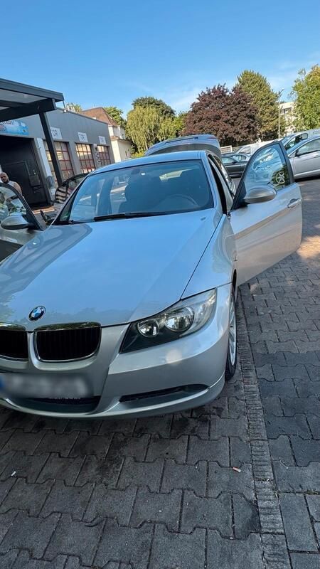Silber Gebraucht 2007 BMW 318 Limousine | 3.550 € (Fairer Preis) - Bild 1/4