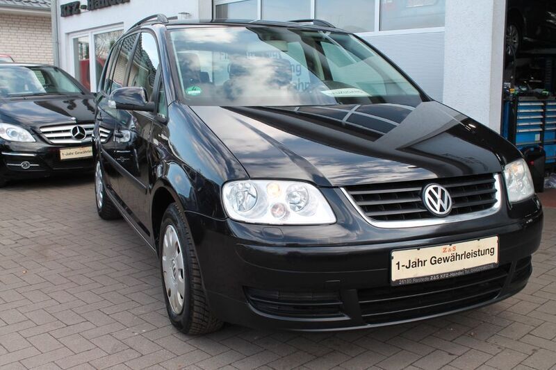 Schwarz Gebraucht 2004 VW Touran Basis Van / Kleinbus | 4.444 € - Bild 1/4