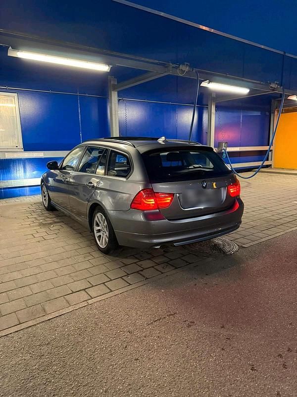 Gebraucht BMW 318 143 PS (105 kW) 2012 Grau Kombi