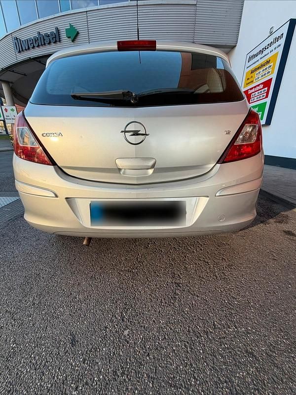 Używany Opel Corsa 90 KM (66 kW) 2007 Srebrny Hatchback