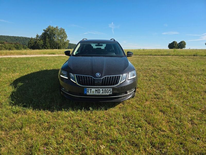 Schwarz Gebraucht 2018 Skoda Octavia LAURIN & KLEMENT Kombi | 11.000 € (Superpreis) - Bild 1/4