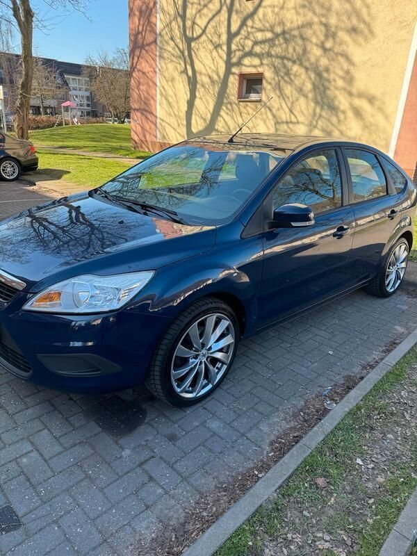Blau Gebraucht 2009 Ford Focus Limousine | 3.250 € (Fairer Preis) - Bild 1/4