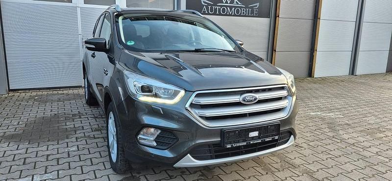 Gebraucht Ford Kuga Ambiente 179 PS (131 kW) 2019 Grau SUV