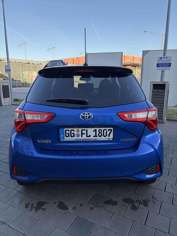 Gebraucht Toyota Yaris Hybrid Style 101 PS (74 kW) 2017 Blau Kleinwagen