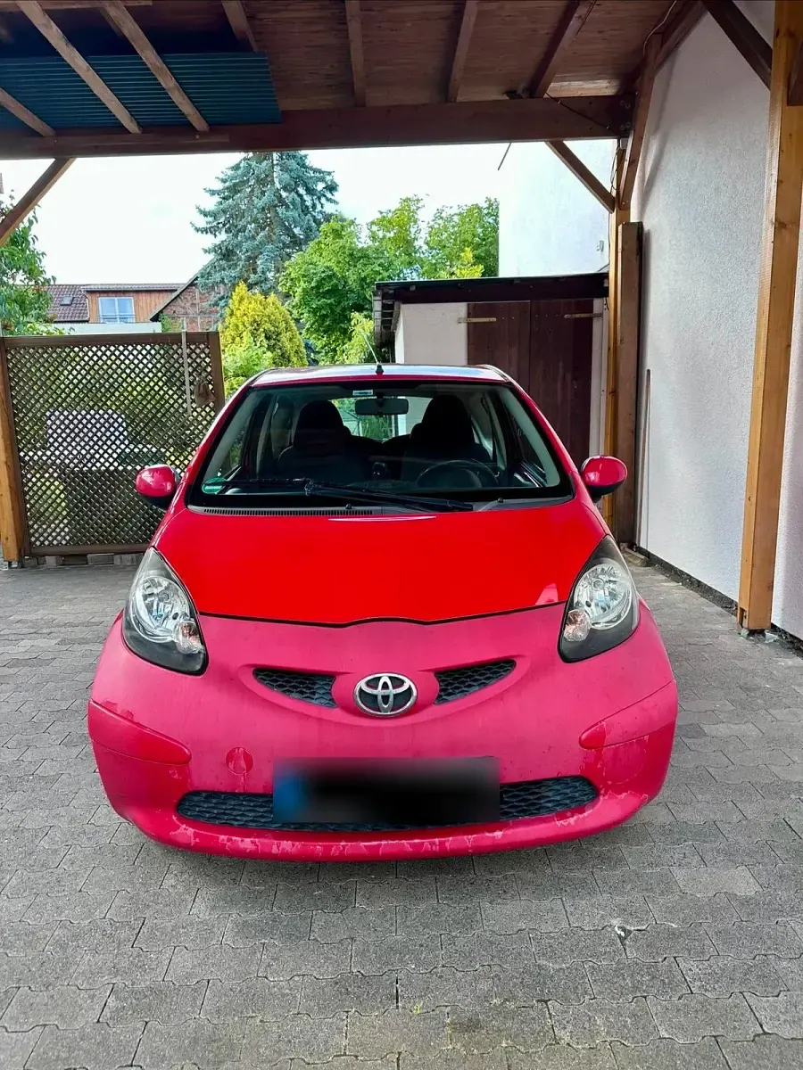 Gebraucht Toyota Aygo 68 PS (50 kW) 2007 Rot Kleinwagen