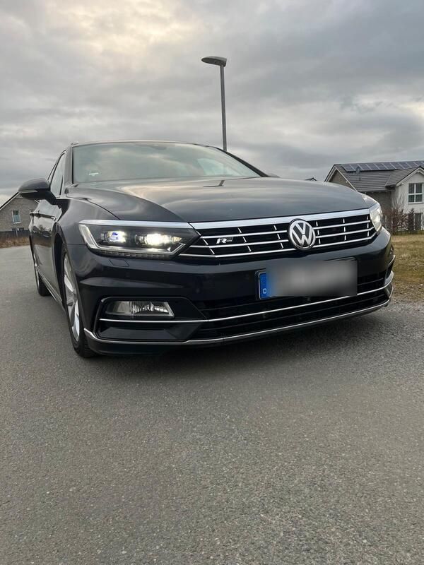 Schwarz Gebraucht 2016 VW Passat R-line Kombi | 23.999 € (Teuer) - Bild 1/4