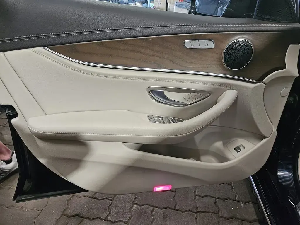 Gebraucht Mercedes E220 194 PS (142 kW) 2019 Blau Limousine