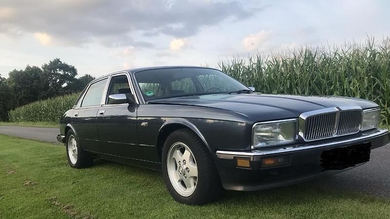 Blau Gebraucht 1989 Jaguar XJ40 Limousine | 9.780 € - Bild 1/3