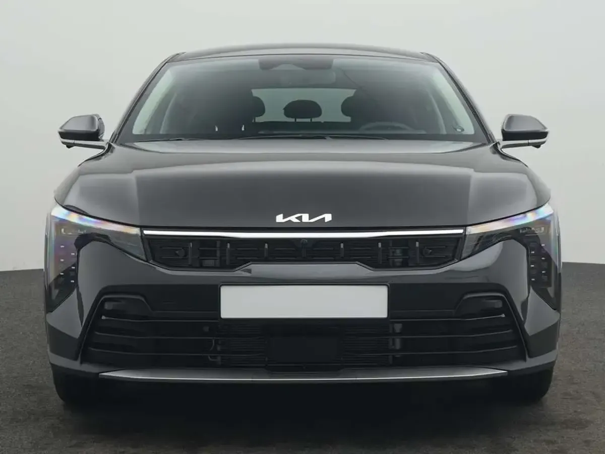 Neu Kia K4 150 PS (110 kW) 2026 Interstellar gray Limousine