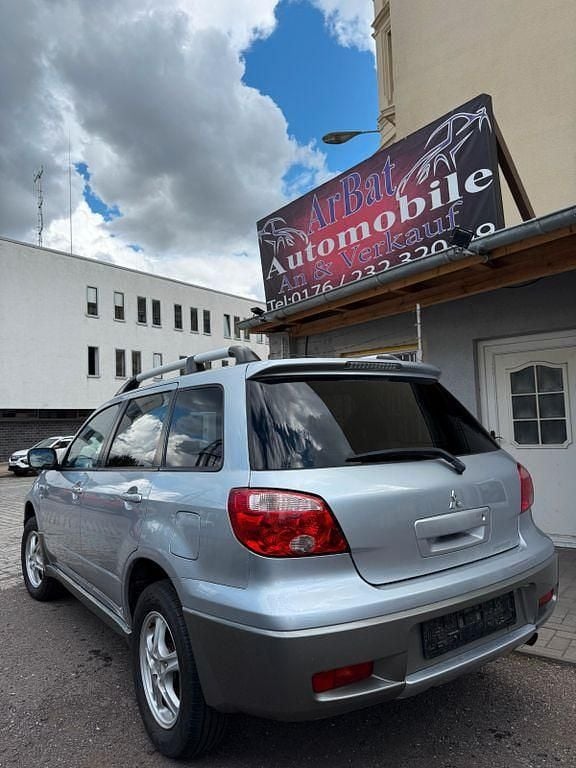 Grau Gebraucht 2006 Mitsubishi Outlander Intense SUV | 3.000 € (Guter Preis) - Bild 1/4