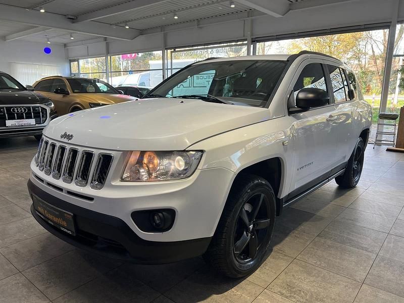 Weiß Gebraucht 2013 Jeep Compass Sport SUV | 8.900 € - Bild 1/4