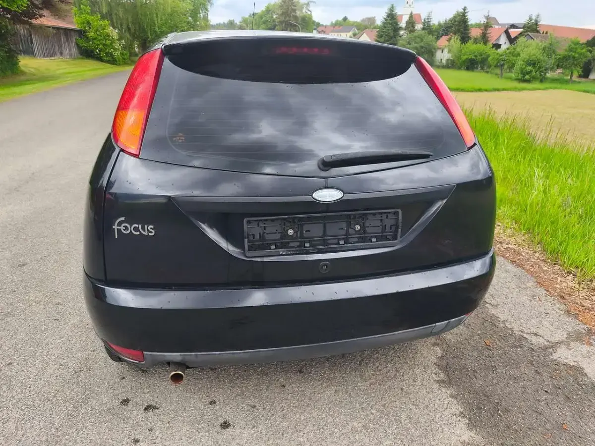 Usado Ford Focus Basis 97 CV (71 kW) 2001 Negro Coupe