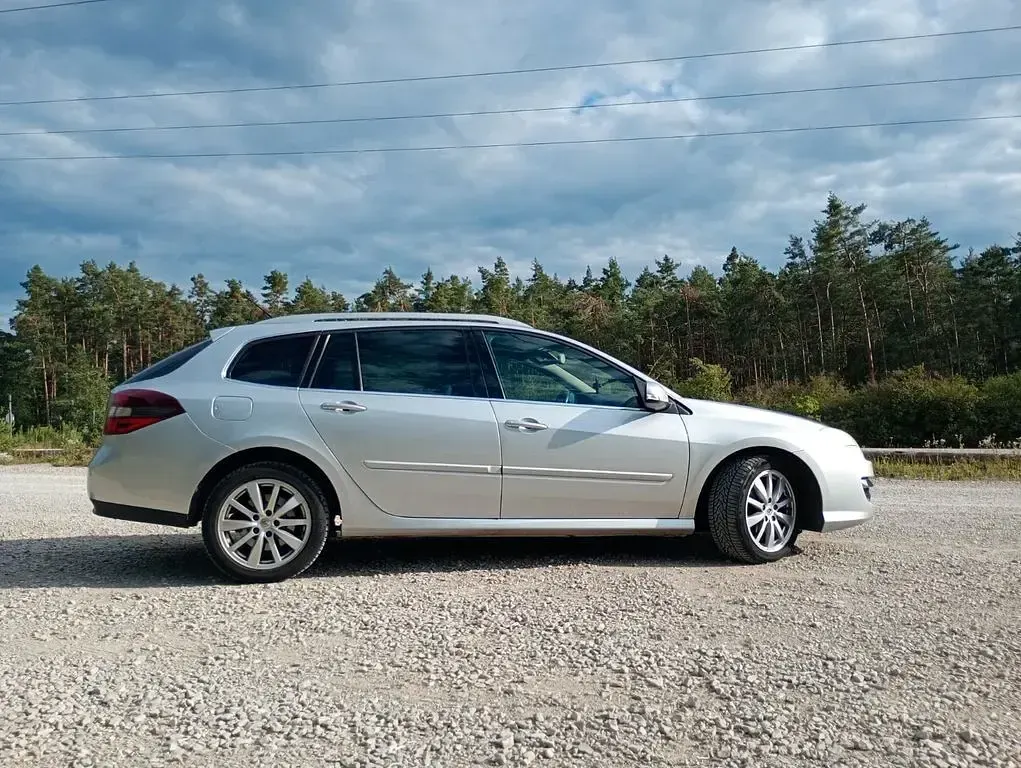 Gebraucht Renault Laguna GrandTour Dynamique 110 PS (80 kW) 2012 Silber Kombi