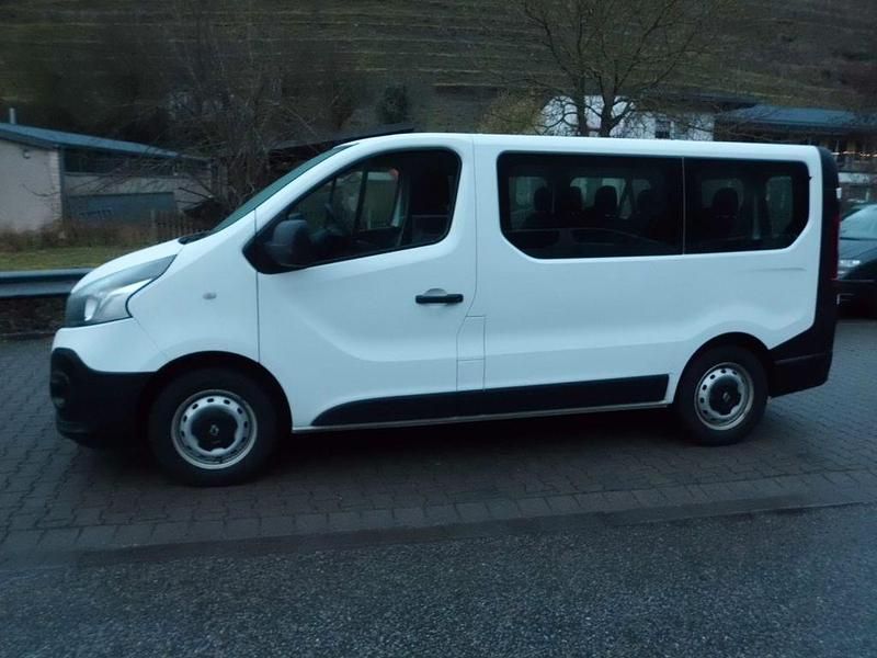 Gebraucht Renault Trafic Authentique 121 PS (88 kW) 2019 Weiß Van / Kleinbus