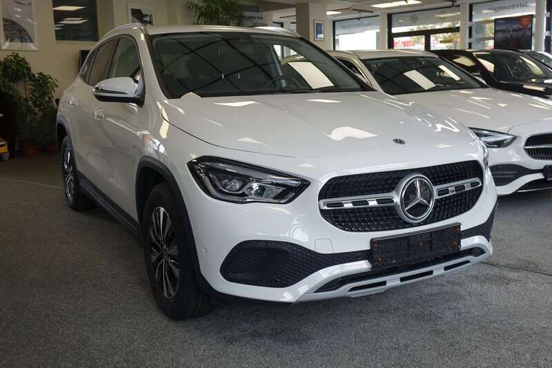 Weiß Gebraucht 2022 Mercedes GLA250 Style SUV | 32.900 € (Fairer Preis) - Bild 1/4