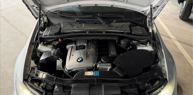 Second-hand BMW 325 218 CP (160 kW) 2006 Argintiu Berlinǎ