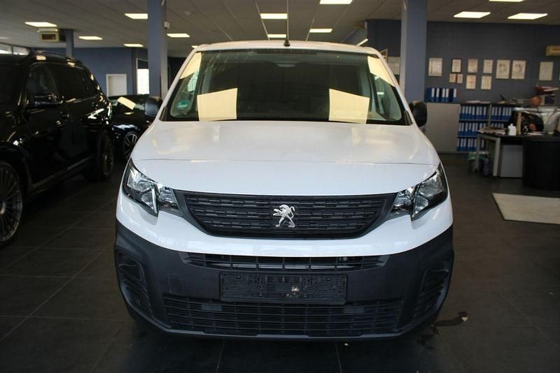 Gebraucht Peugeot Partner 76 PS (55 kW) 2021 Weiß Van / Kleinbus