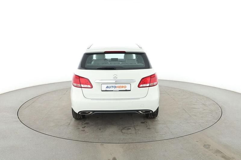 Gebraucht Mercedes B200 Urban 156 PS (114 kW) 2018 Weiß Van / Kleinbus
