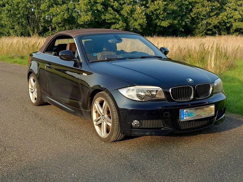 Schwarz Gebraucht 2013 BMW 118 Cabriolet Performance Cabrio | 11.999 € (Fairer Preis) - Bild 1/4