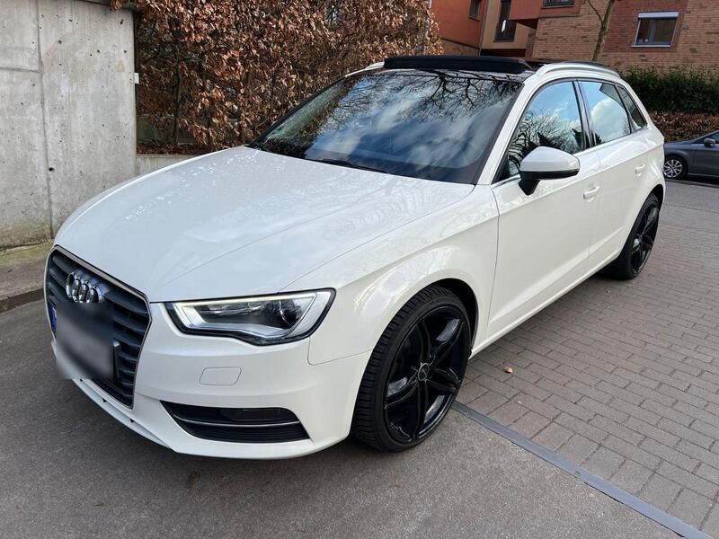 Weiß Gebraucht 2014 Audi A3 Sportback Ambiente Limousine | 12.000 € (Guter Preis) - Bild 1/4