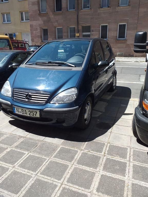Blau Gebraucht 2002 Mercedes A170 Avantgarde Van / Kleinbus | 1.788 € (Fairer Preis) - Bild 1/4