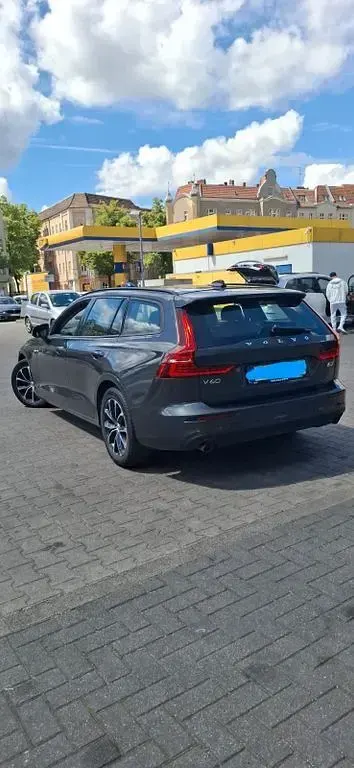 Gebraucht Volvo V60 Momentum 163 PS (119 kW) 2021 Kombi