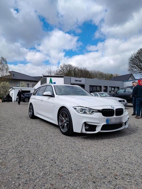 Gebraucht BMW 330 M Performance 306 PS (225 kW) 2017 Weiß Kombi