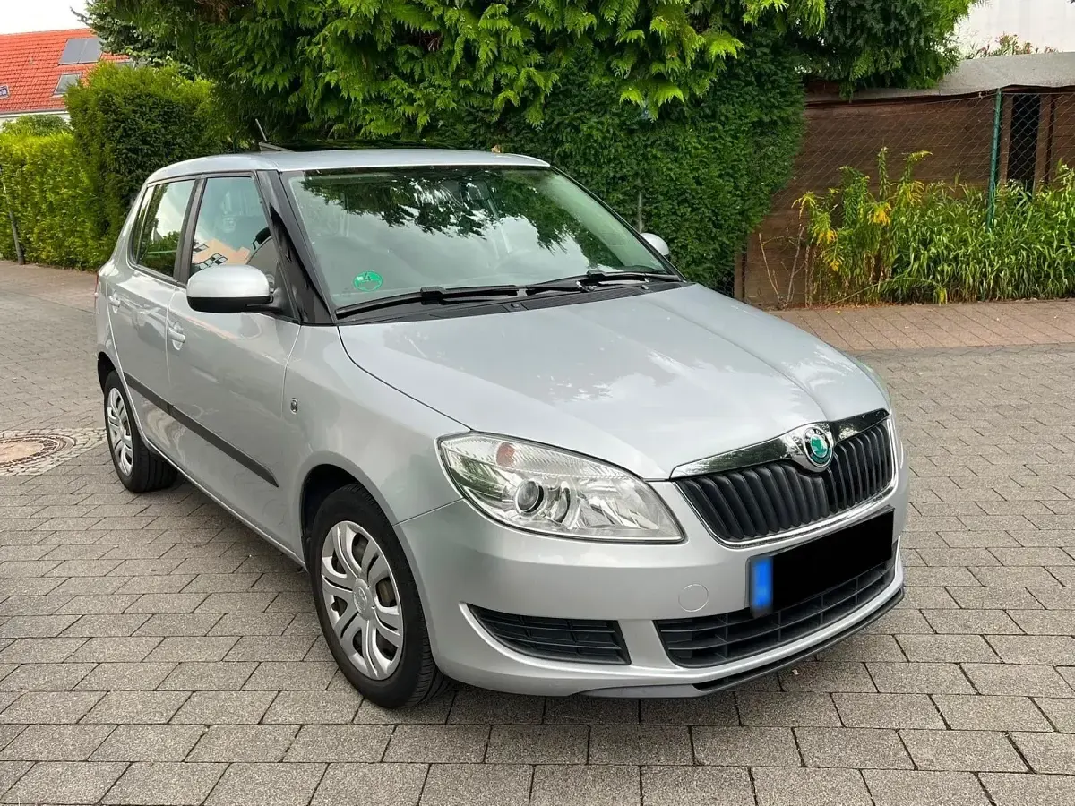 Gebraucht Skoda Fabia 105 PS (77 kW) 2012 Silber Limousine