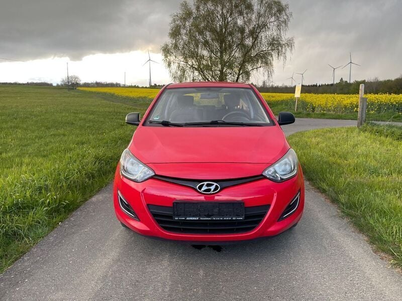 Gebraucht Hyundai i20 Edition 86 PS (63 kW) 2013 Rot Kleinwagen