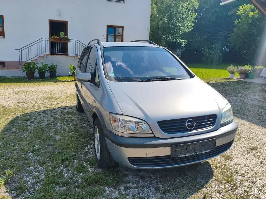 Gebraucht Opel Zafira Elegance 125 PS (91 kW) 2002 Silber Van / Kleinbus