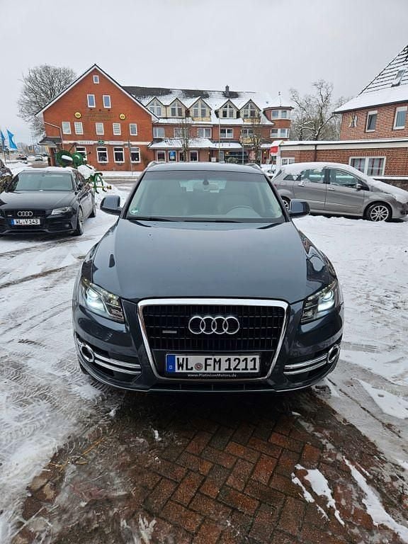 Grau Gebraucht 2009 Audi Q5 SUV | 9.250 € (Guter Preis) - Bild 1/4