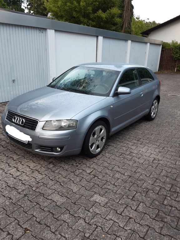 Grau Gebraucht 2004 Audi A3 Attraction Limousine | 1.250 € (Superpreis) - Bild 1/4