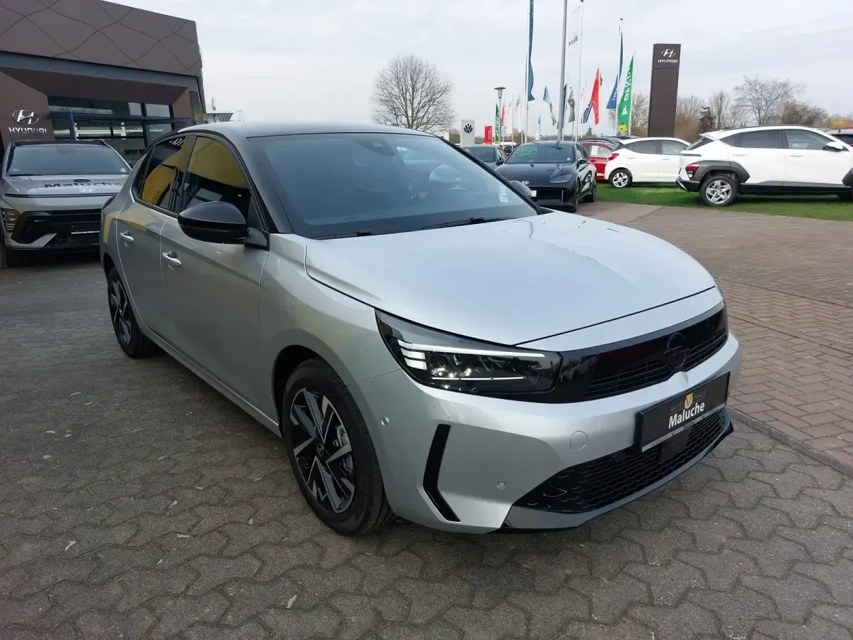 Gebraucht Opel Corsa 101 PS (74 kW) 2024 Kristal silber Kleinwagen