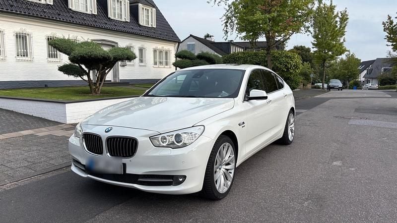 Weiß Gebraucht 2011 BMW 530 Gran Turismo Limousine | 10.990 € (Fairer Preis) - Bild 1/4
