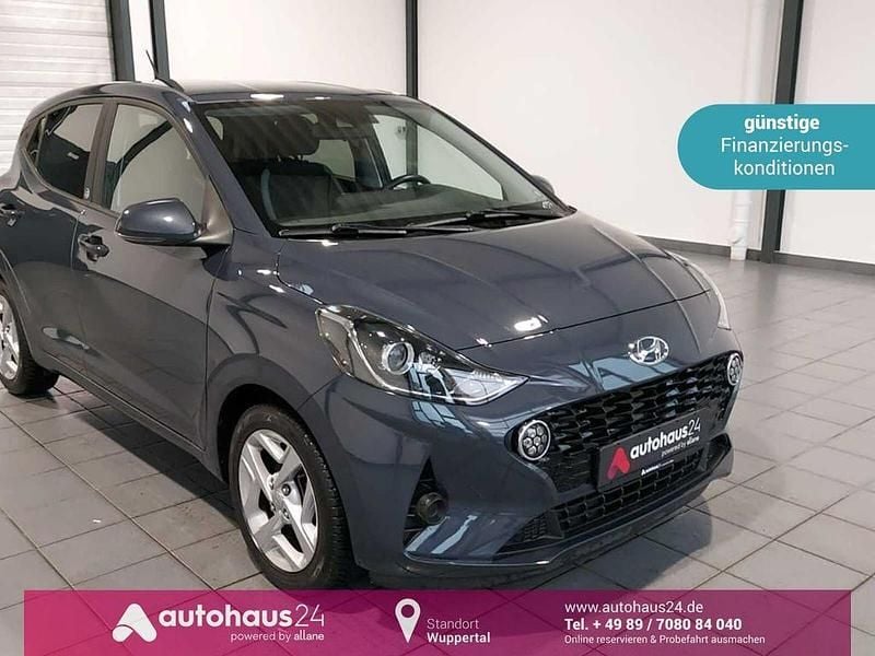 Grau Gebraucht 2022 Hyundai i10 Edition 30 Kleinwagen | 12.990 € (Fairer Preis) - Bild 1/4