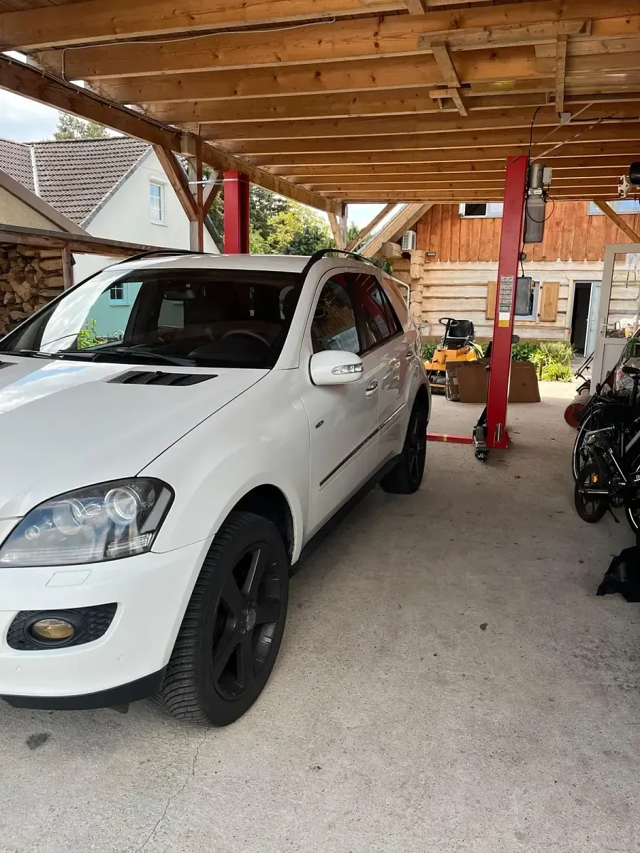 Gebraucht Mercedes ML320 224 PS (164 kW) 2009 Weiß SUV
