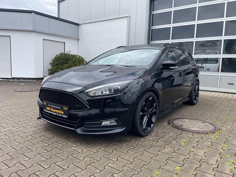 Schwarz Gebraucht 2017 Ford Focus ST Kombi | 12.990 € (Guter Preis) - Bild 1/4