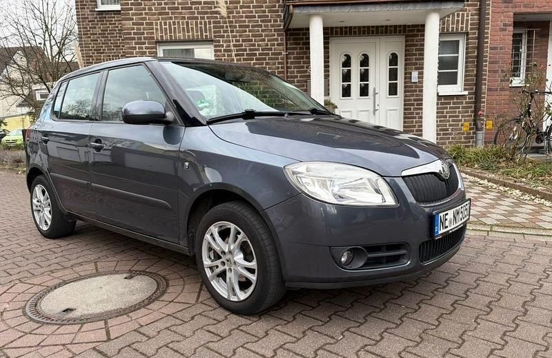 Grau Gebraucht 2007 Skoda Fabia Limousine | 1.990 € (Guter Preis) - Bild 1/4