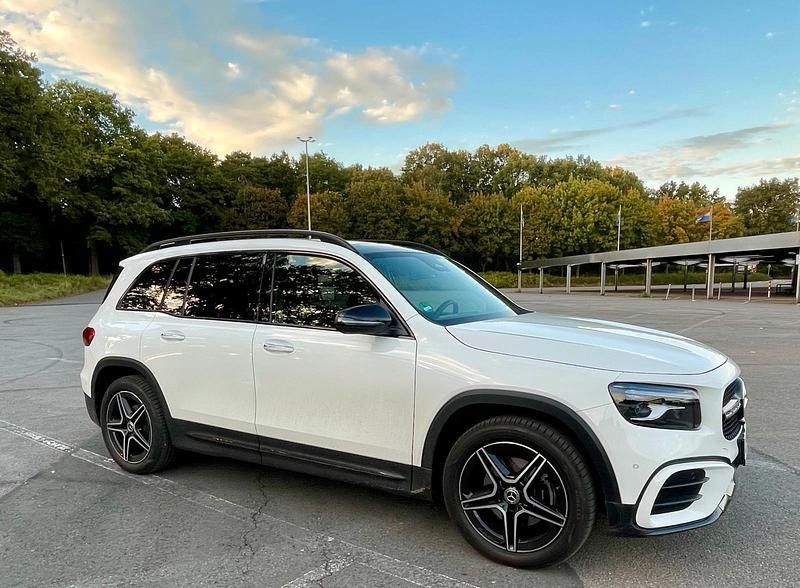 Weiß Gebraucht 2024 Mercedes GLB200 Style SUV | 48.000 € (Teuer) - Bild 1/4