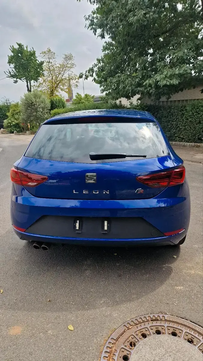 Gebraucht Seat Leon FR 180 PS (132 kW) 2017 Blau Limousine