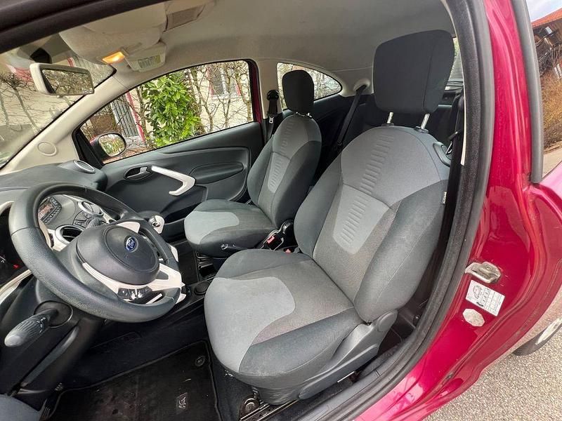 Gebraucht Ford Ka Ambiente 69 PS (50 kW) 2011 Rot Kleinwagen