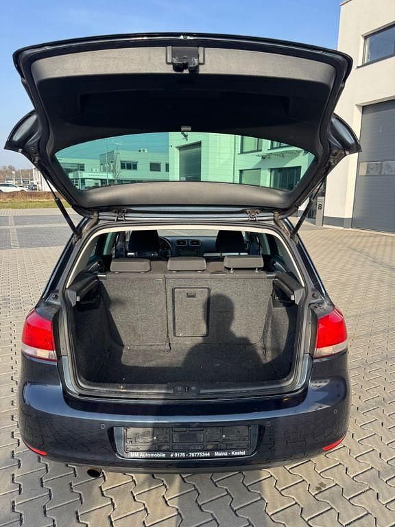 Gebraucht VW Golf VI Team 105 PS (77 kW) 2011 Blau Kleinwagen