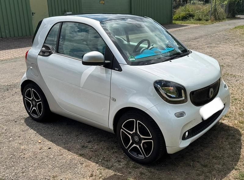 Weiß Gebraucht 2015 Smart ForTwo Coupé Proxy Kleinwagen | 8.150 € (Fairer Preis) - Bild 1/4