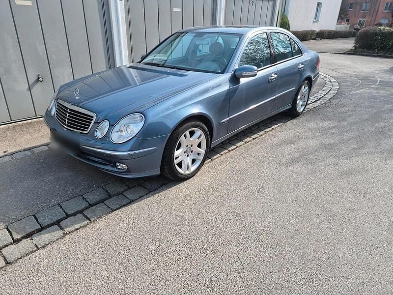 Gebraucht Mercedes E500 309 PS (227 kW) 2004 Blau Limousine