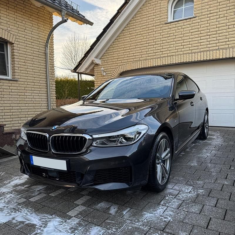 Grau Gebraucht 2018 BMW 630 M Sport Coupé | 28.500 € (Fairer Preis) - Bild 1/4