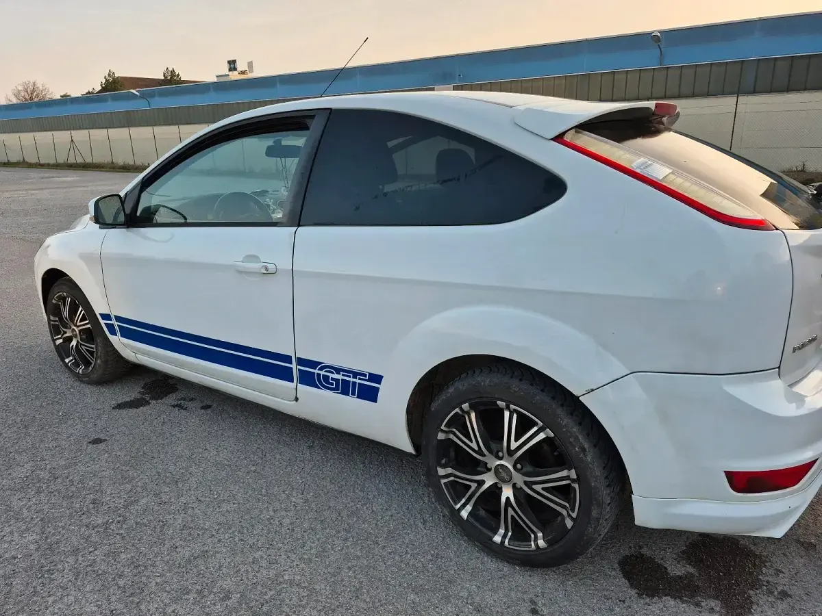 Gebraucht Ford Focus 116 PS (85 kW) 2010 Weiß Kleinwagen
